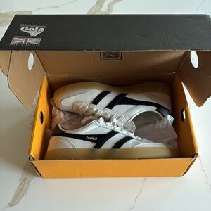 Gola Viper White and Black Sneakers with Tan Sole size 8